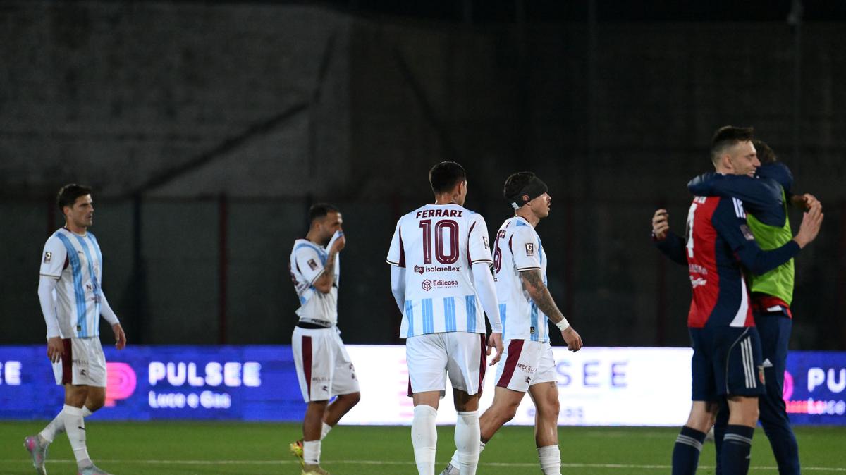 Salernitana, non c'è l'effetto Cosmi: prova disastrosa a Caserta, tutti sotto esame