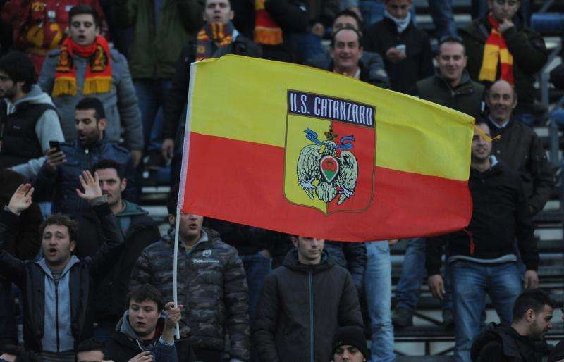 Catanzaro, contestazione e nodo allenatore