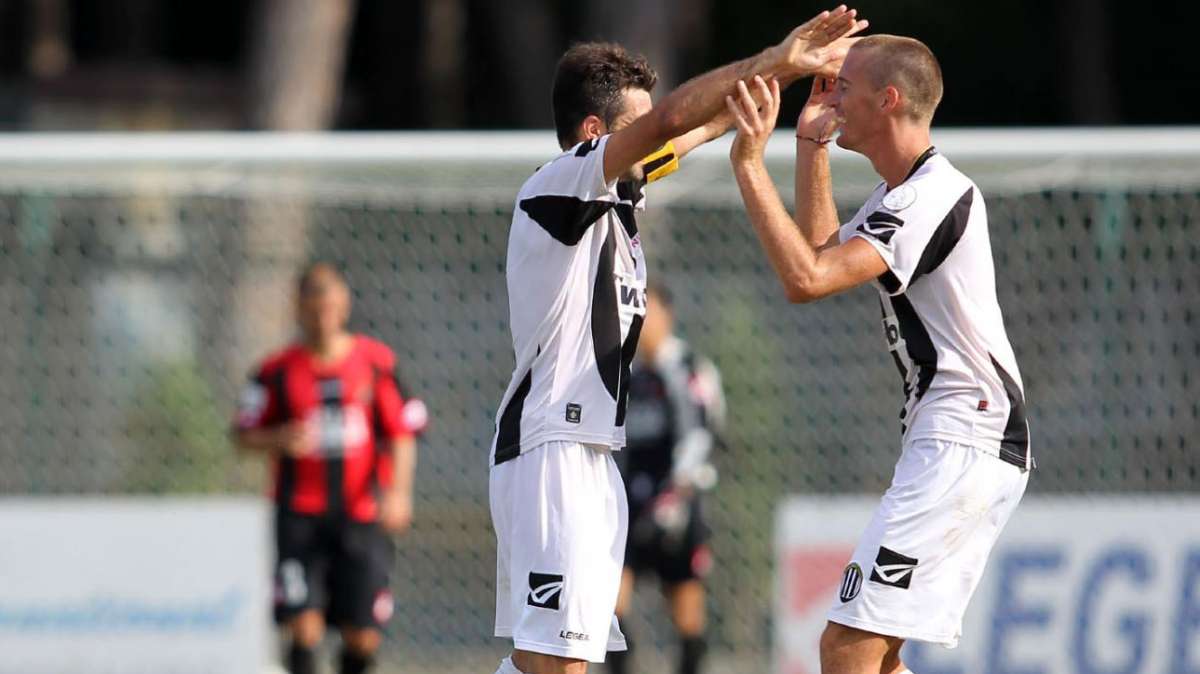 1^ Divisione, sospesa e rinviata Viareggio-Ternana