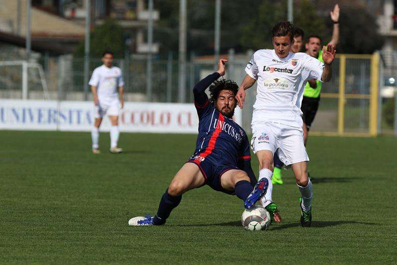 Catanzaro, sondaggio per un difensore della Ternana