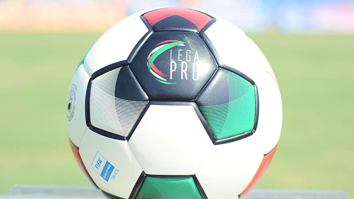 Foggia e Fidelis pensano a Michele Spinelli. Concorrenza dalla D