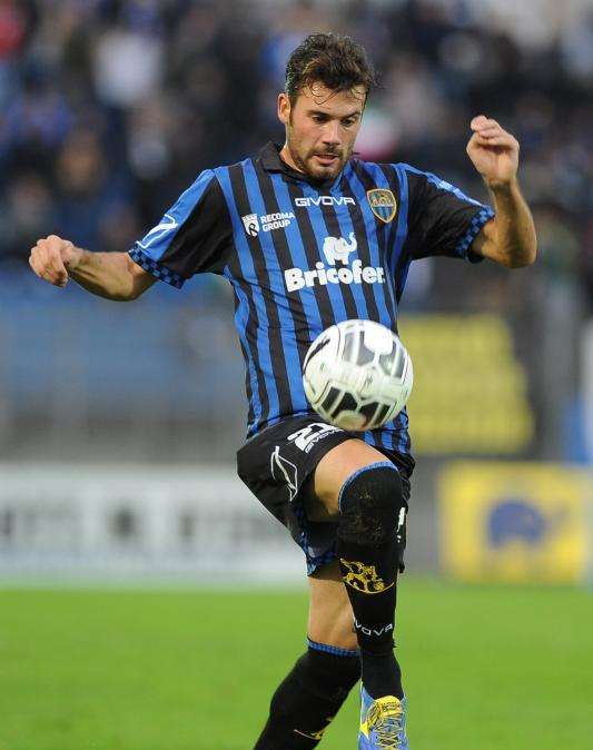 Lecce, un difensore apre ai giallorossi
