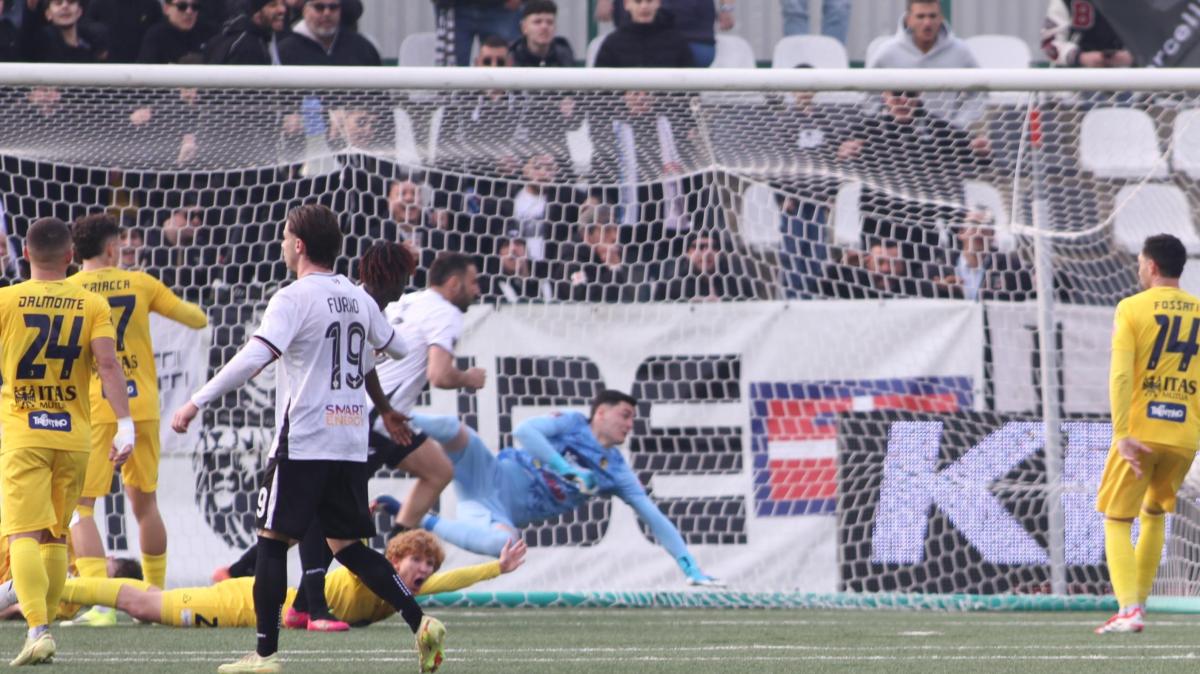 Pro Vercelli, un olandese per la dirigenza: in arrivo Eric Hellemons