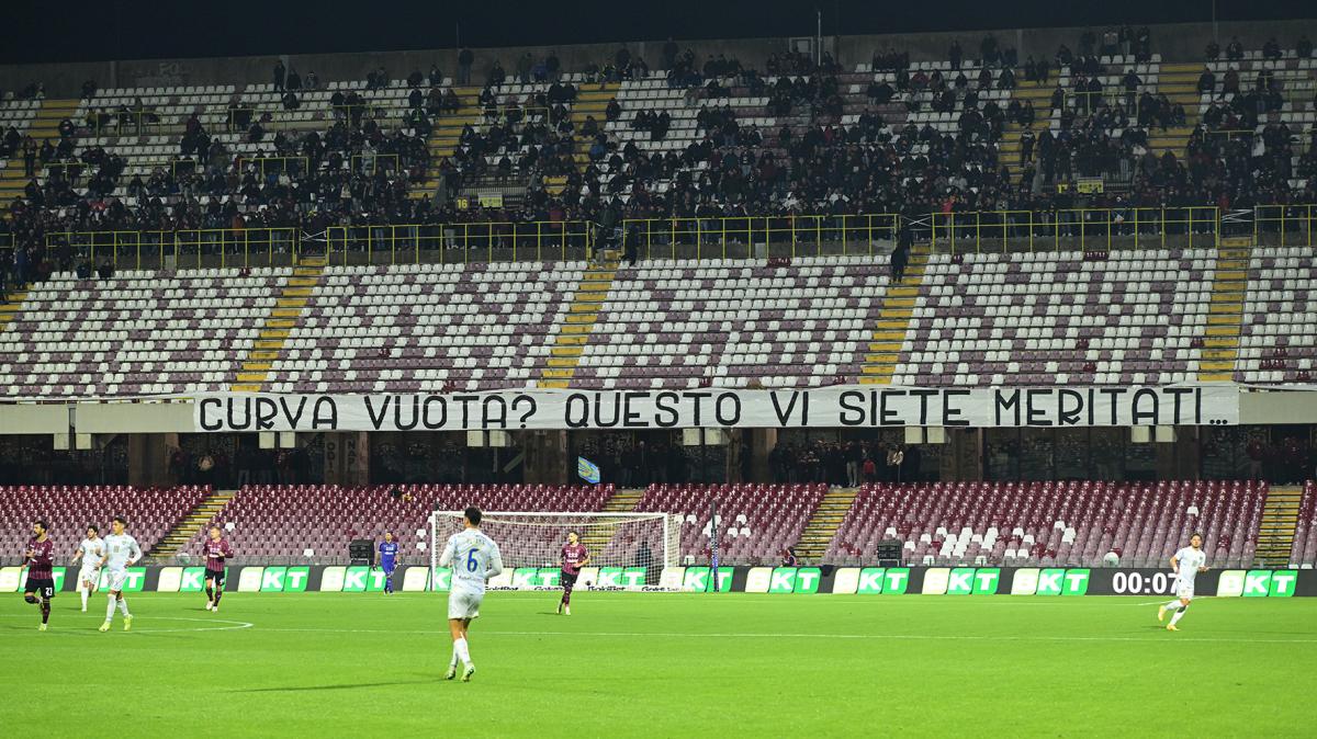 Salernitana, tifosi esausti: domani stadio vuoto, criticato il post dell'AD Pagano