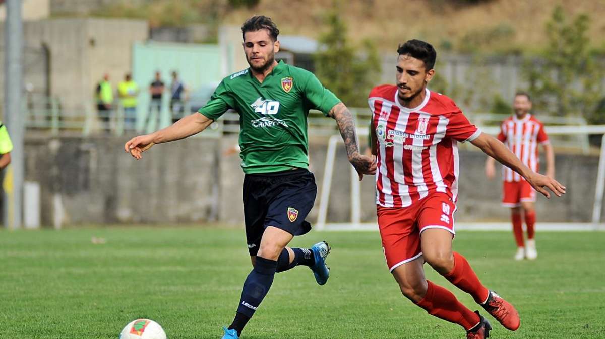 Foggia, derby calabrese Cosenza-Crotone per il centrale Germinio