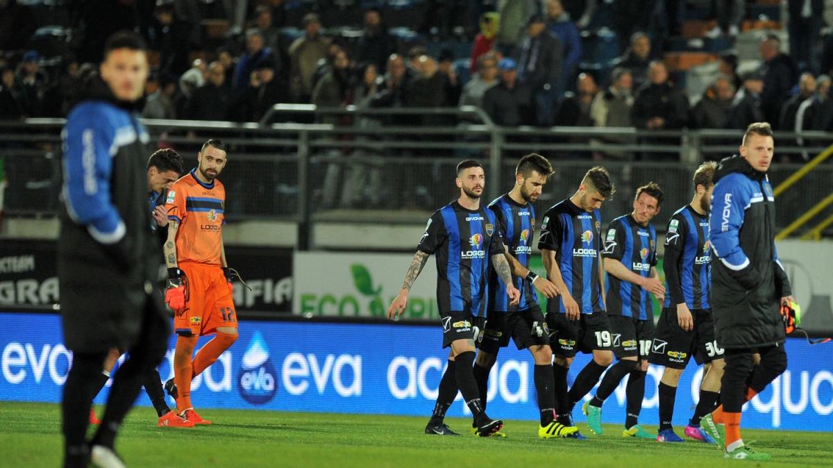 Latina-Casertana, difesa a 4 per i nerazzurri. Le formazioni ufficiali