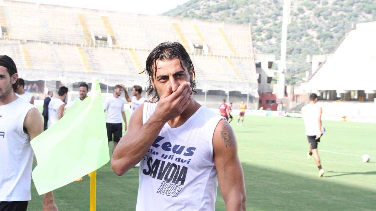 Salernitana, Scarpa si allontana