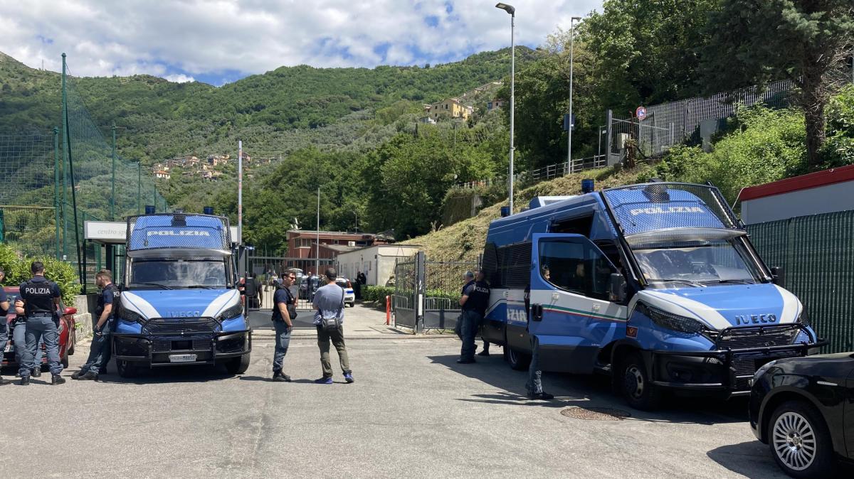 Pescara, 10 agenti feriti dopo gli scontri a fine partita