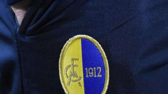 Modena, Ghirlandina illuminata di gialloblù per i 108 anni del club