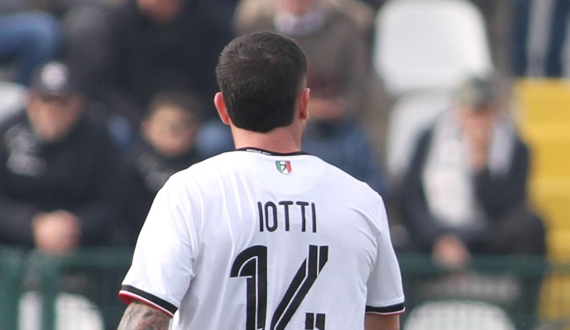 Pro Vercelli, Iotti: "La Triestina ha fatto tanto per me, spero si risollevi"