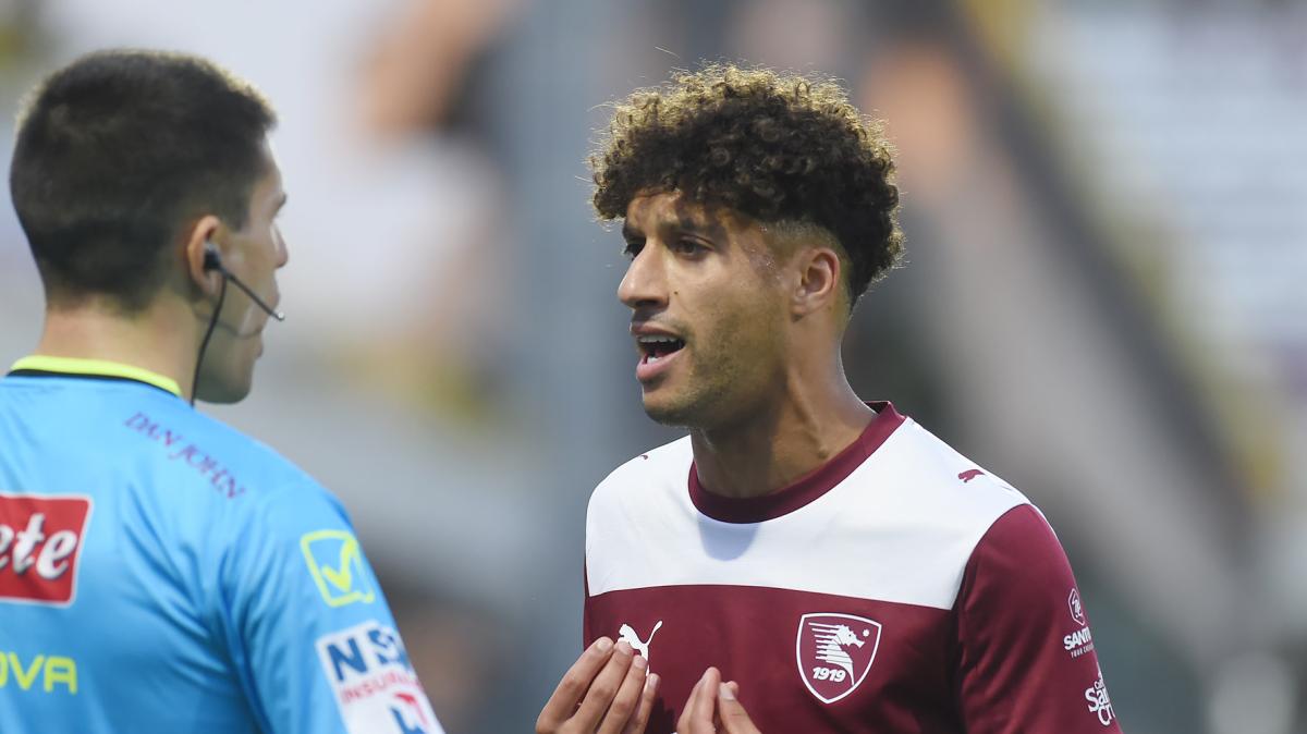 Salernitana, Achik: "Sogno il gol sotto la Sud, il legame con Raffaele è un punto di forza"