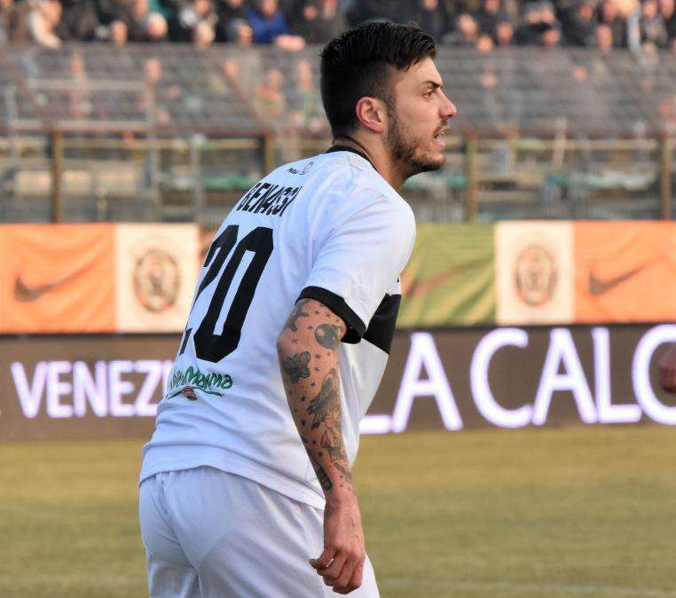 Casertana, duello con la Samb per un centrale difensivo