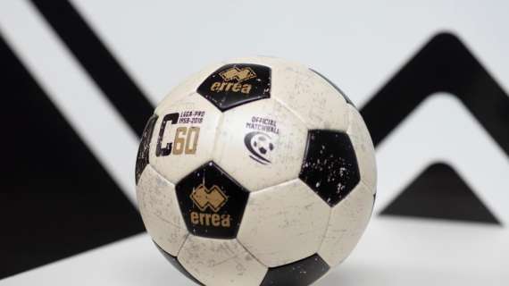 Lega Pro, ecco il nuovo pallone: il C60 della Erreà