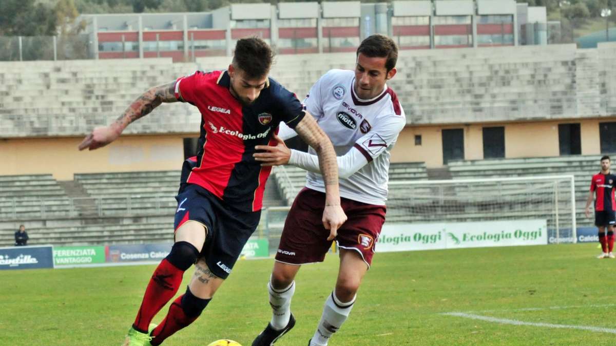 Lecce, il club punta un rifinitore