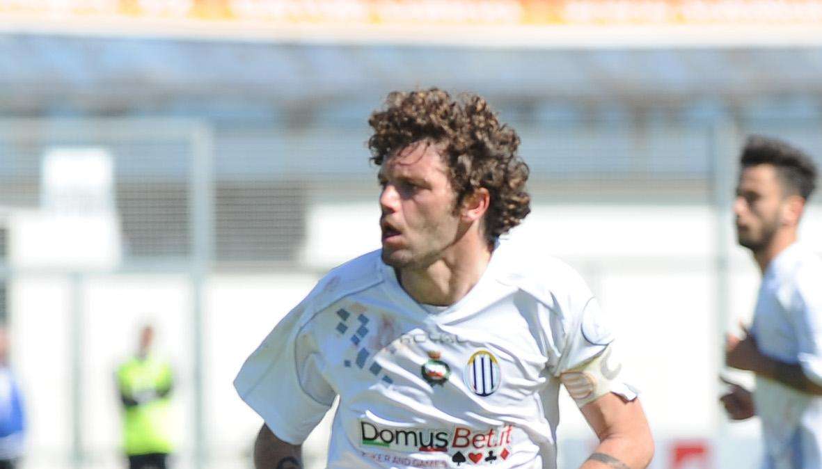 Pontedera, idea Pizza a centrocampo