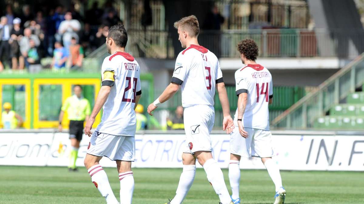 Reggina, rescinde un difensore