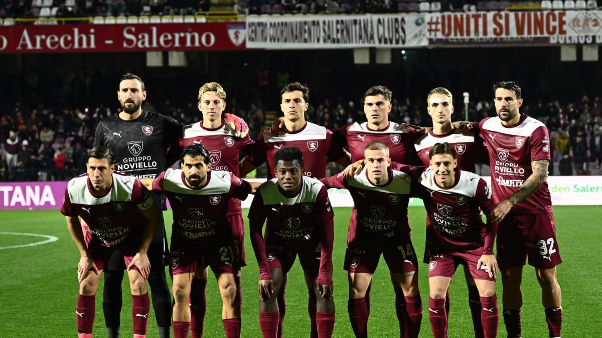 Salernitana, clima teso all’Arechi: ultras presenti per contestare. Vendite sotto quota 1000