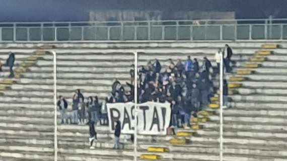 SPAL, l'eloquente striscione dei tifosi al Porta Elisa: "Basta!"