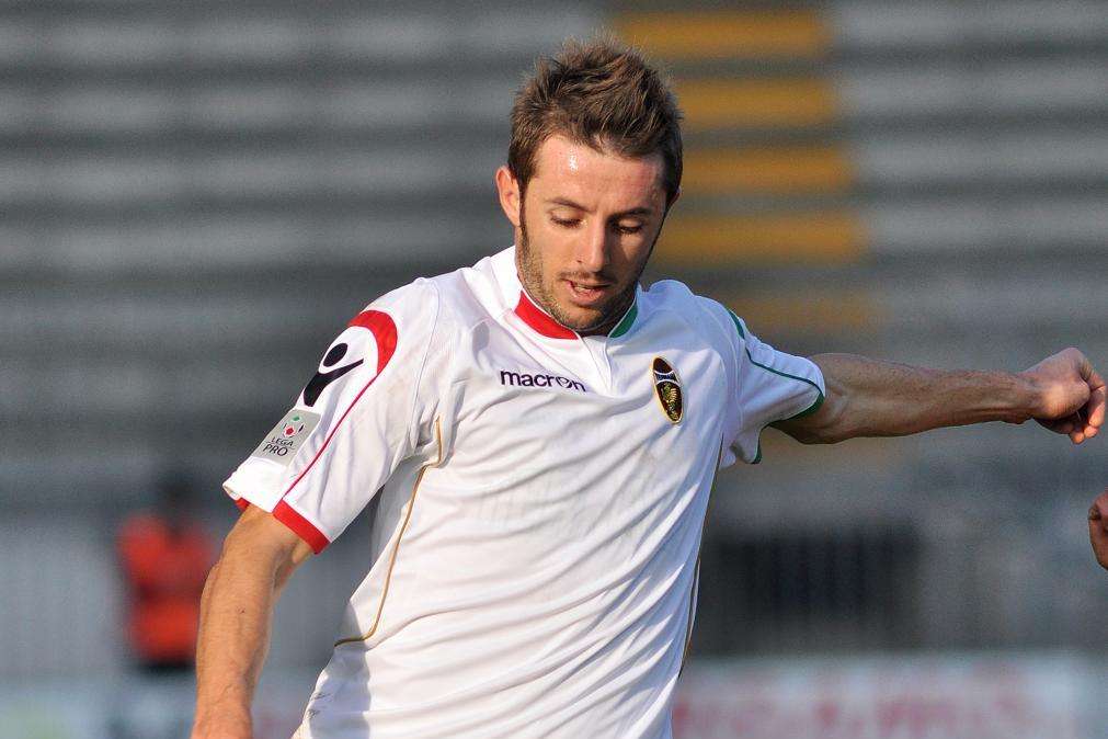 1^ Divisione, Reggio capitola contro la capolista
