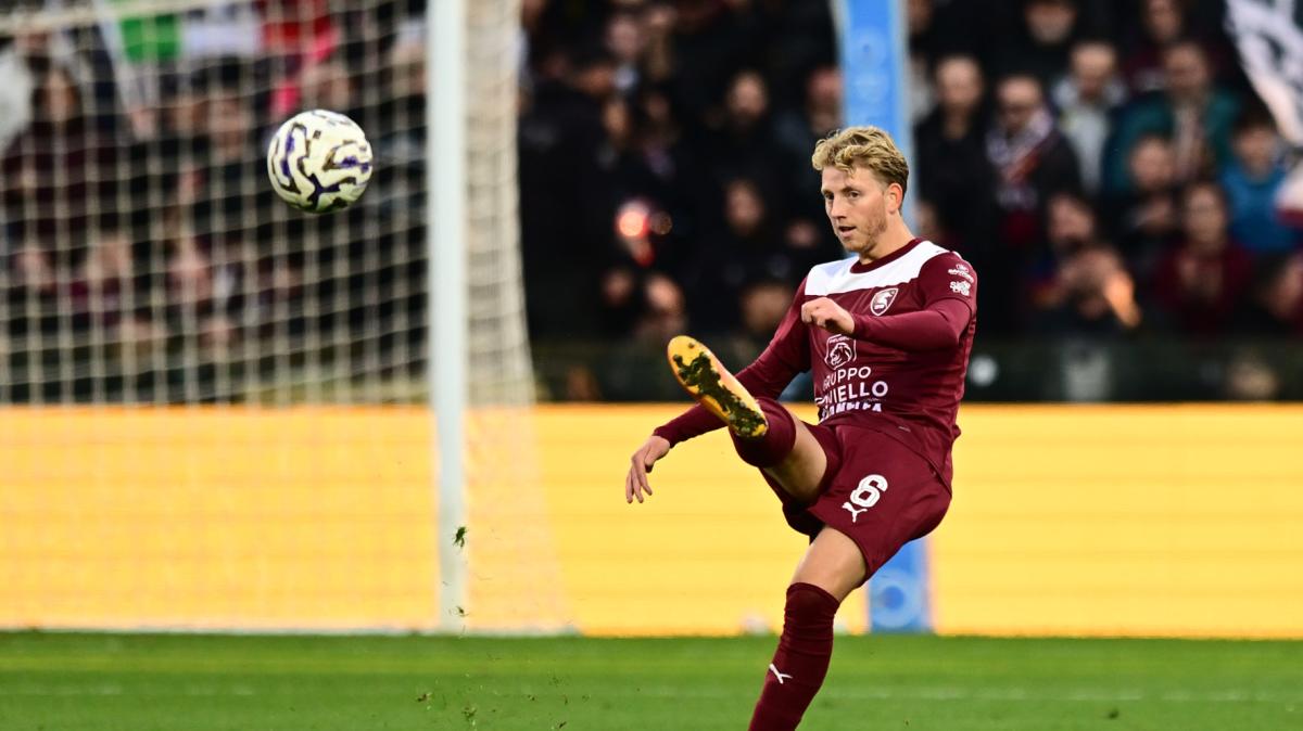 Salernitana, l'Arezzo su De Boer. E sullo sfondo anche il Pescara