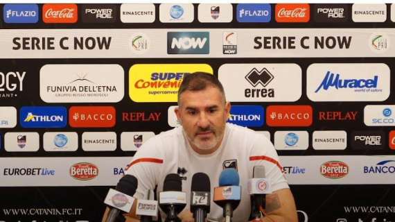 Catania, Lucarelli: "Con noi gli arbitri tirano fuori il giallo al primo fallo"
