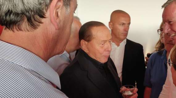Siparietto Berlusconi-tifosi: “Il Milan di adesso lo battiamo”