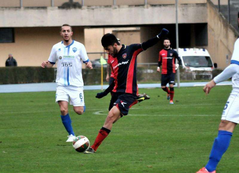 Cosenza, terzino prolunga per altri due anni