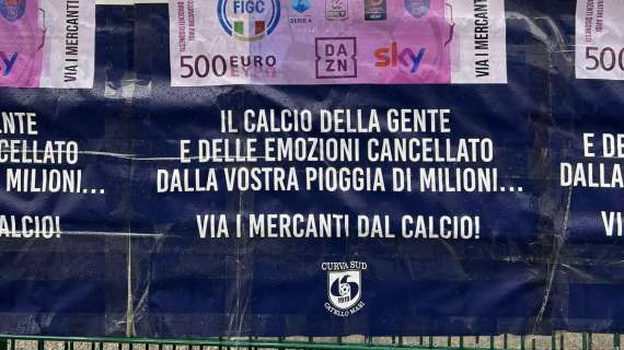 Cavese sfida Juve NG, lo striscione dei tifosi: "Via i mercanti dal calcio"