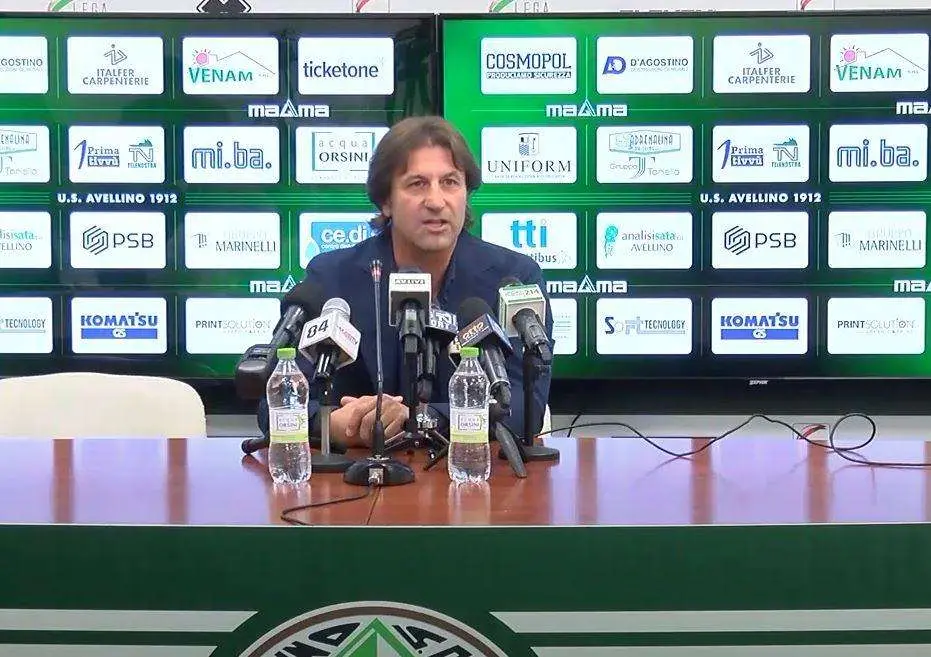 Avellino, Rastelli: "Battere il Taranto per ritrovare la fiducia smarrita"