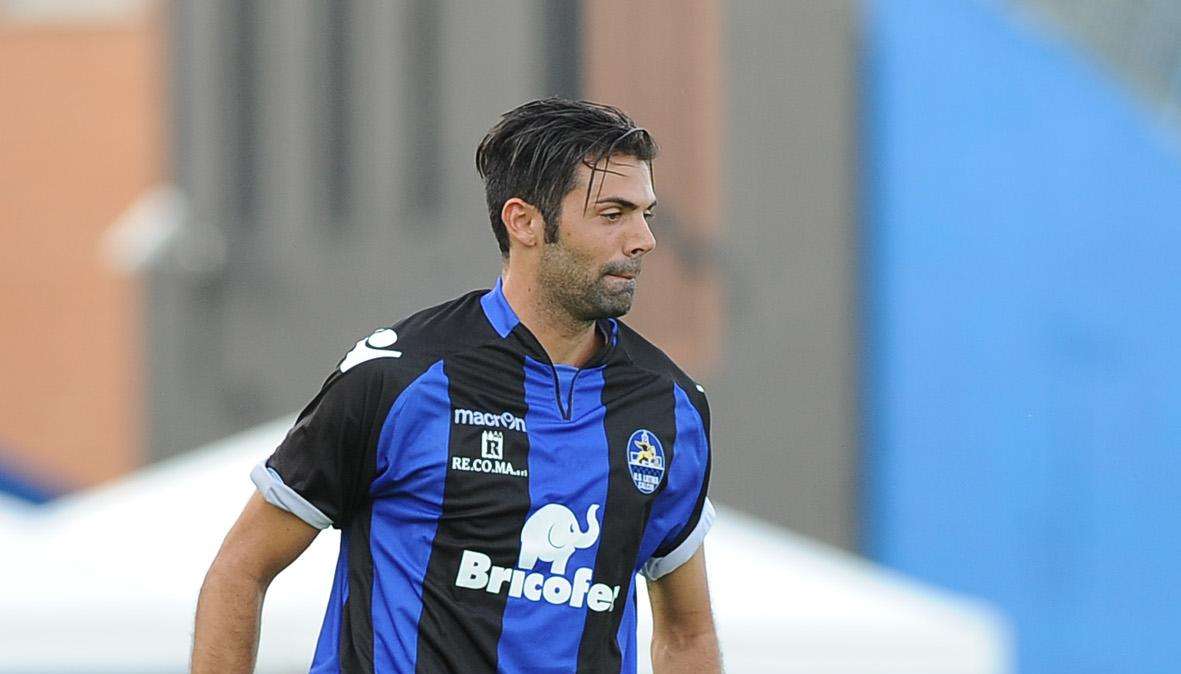 Novara, seguito un difensore di Serie B