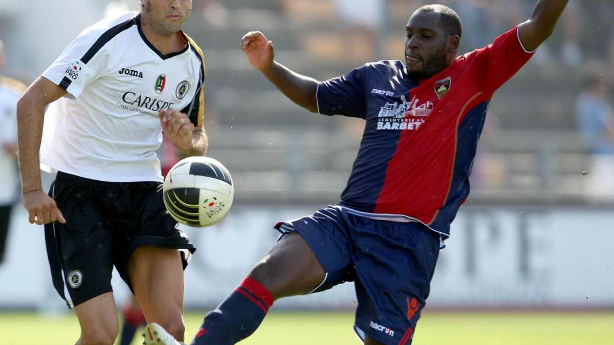 Prato e Carrarese in corsa per l'esperto Corrado Colombo