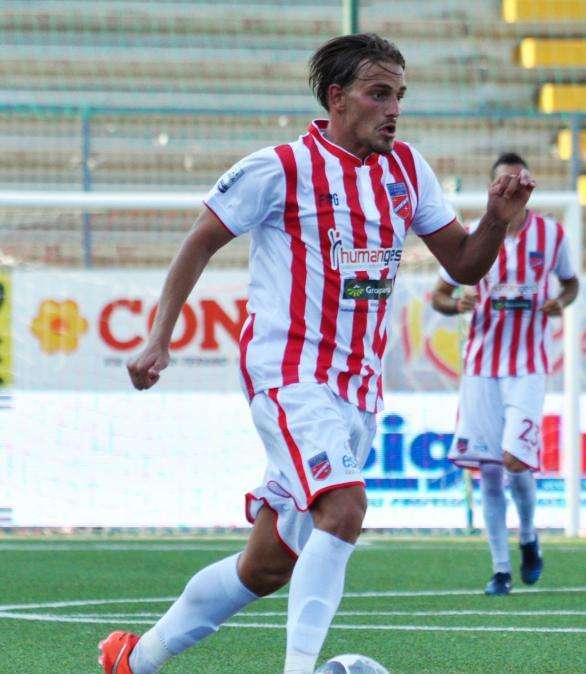 Catanzaro, pressing per un centrocampista del Pescara