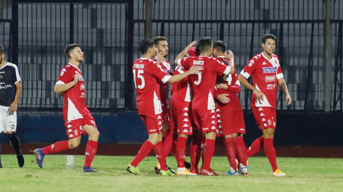 Bari, seduta di allenamento sotto la pioggia prima del ritorno in Puglia