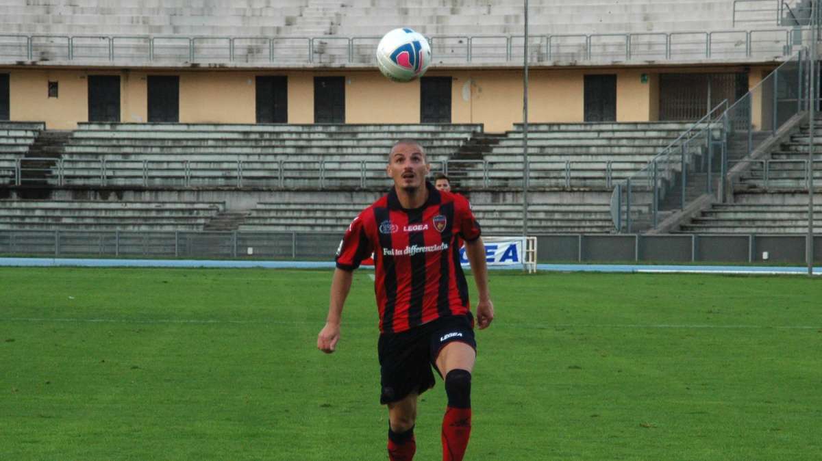 Cosenza, Giordano scende in D