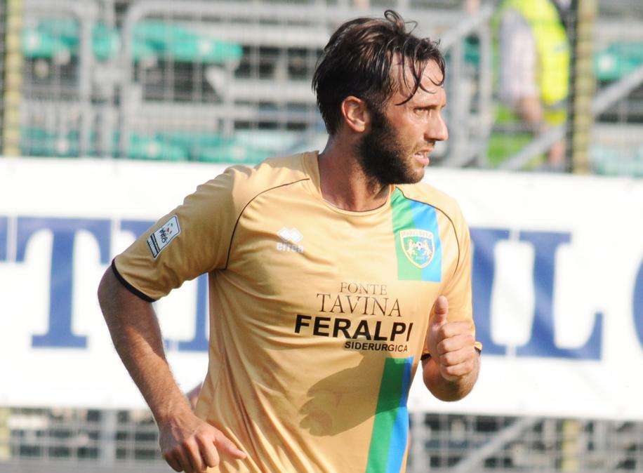 Casertana, Abbruscato non arriva più