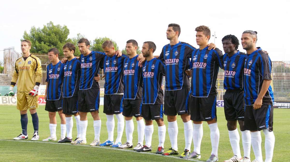 1^ Divisione, Catanzaro castigato dalla prima della classe
