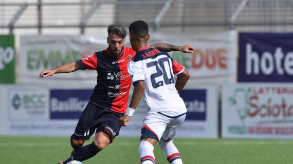 Picerno-Crotone 1-0 all'intervallo: lucani in vantaggio con Esposito