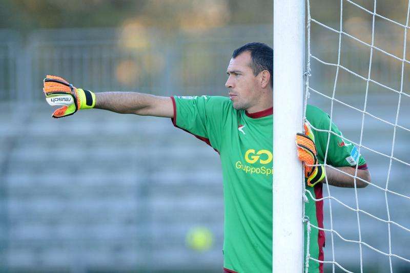 Livorno, si prova a trattenere un portiere