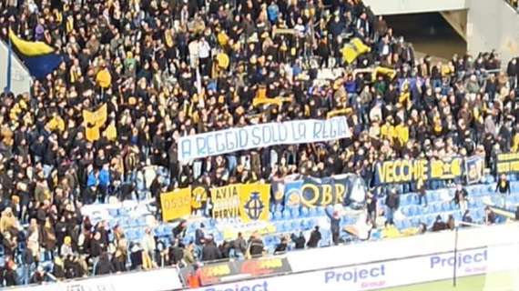 FOTONOTIZIA TC - Striscione in Curva Modena: "A Reggio solo la Regia"