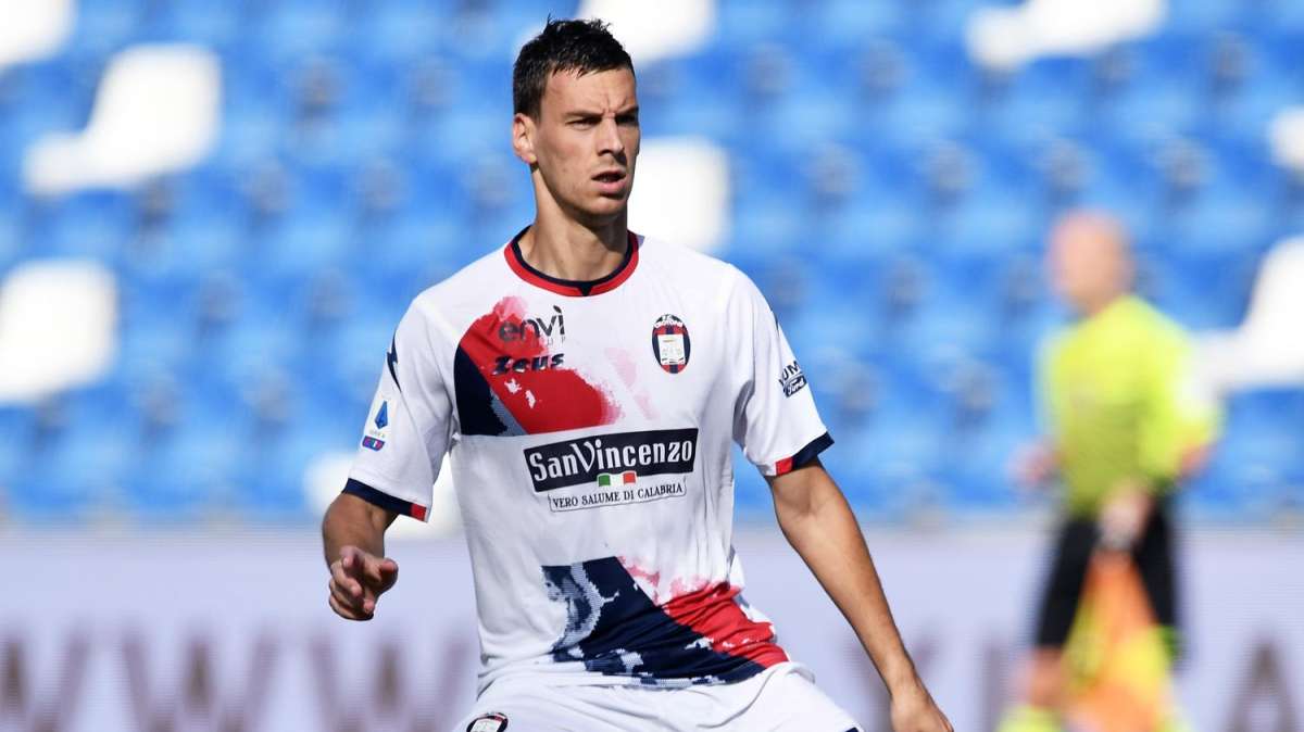 Crotone, su Vulic c'è l'interesse anche di Cagliari, Modena e Bari