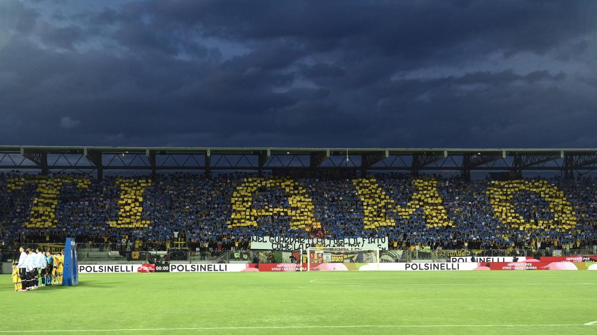 Frosinone-Pescara, due vigili del fuoco al pronto soccorso a seguito lancio petardi 
