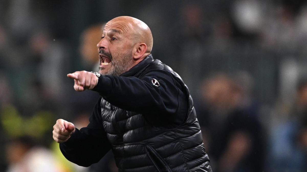 Il Bologna aspetta il Cagliari. Gazzetta: "Bernardeschi c’è. Joao Mario stop. Pessina titolare?"