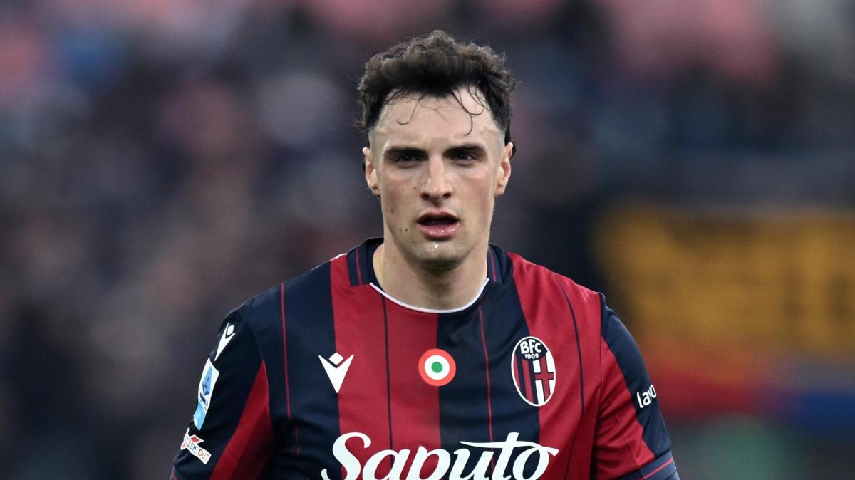 In Inghilterra non si salva neanche Zortea. Gazzetta: "Disastro rossoblù, con l'Aston Villa non c'è partita"