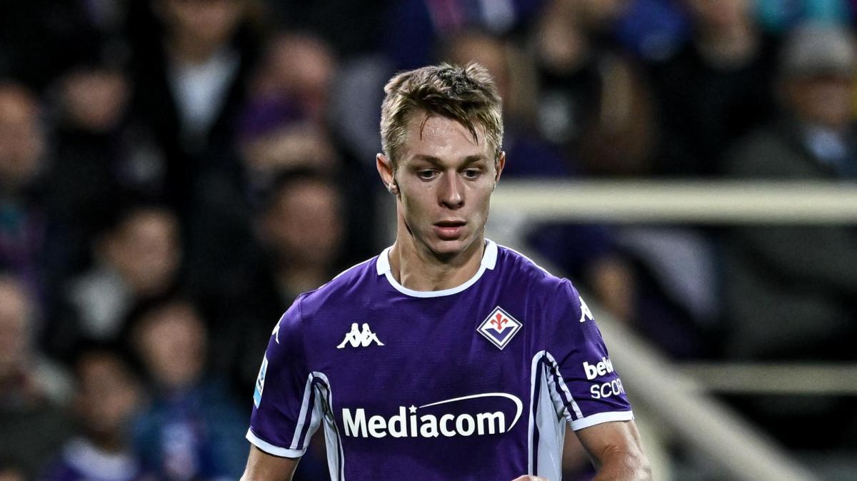 Mosse Fiorentina, Gazzetta: "Viola pronti a interrompere il prestito con Nicolussi. Cagliari vigile. Dzeko verso l'estero"