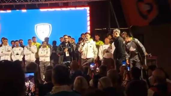 Cagliari, Pisacane: "So cosa significa indossare questa maglia. Daremo tutto per renderla all'altezza della storia" (VIDEO)