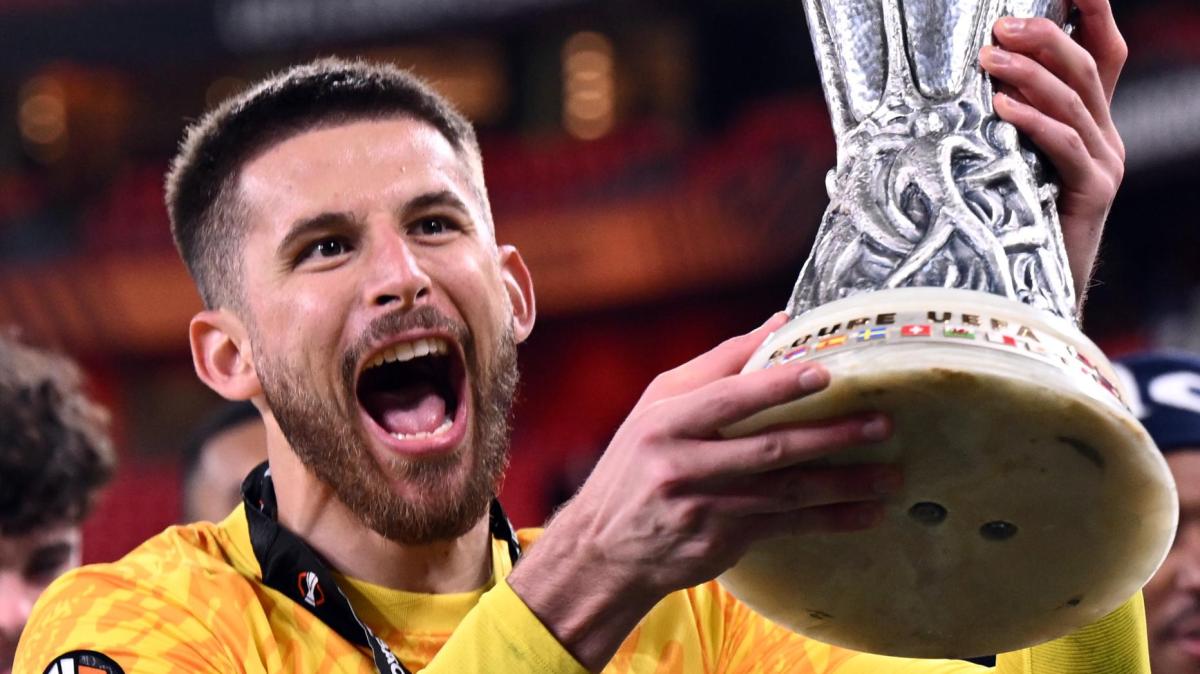 Napoli, primi contatti per Vicario: il Tottenham chiede oltre 20 milioni