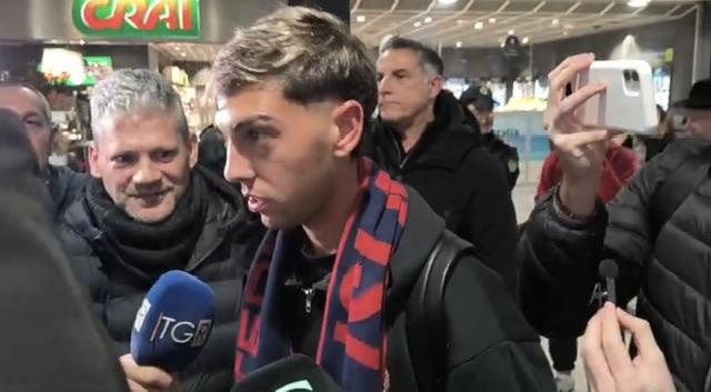 Agustín Albarracín è atterrato a Cagliari: "Per me è un passo importante" (VIDEO)