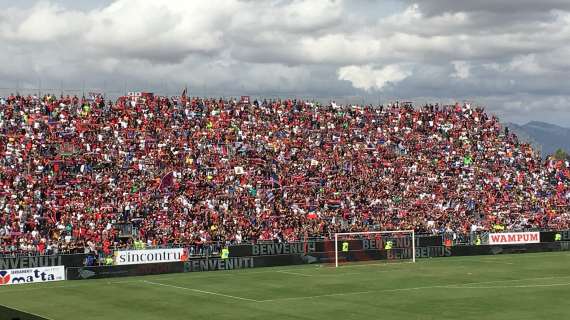 Cagliari, il video dell’allenamento sotto gli occhi dei tifosi: “Che giornata” 