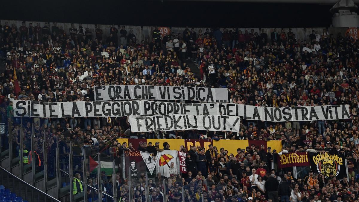 Roma, la Curva saluta Ranieri: "Per te eterna riconoscenza!"