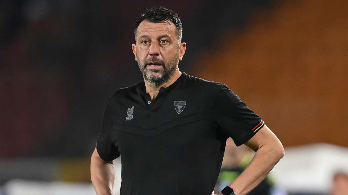 Lecce, D’Aversa: “Sette-otto squadre lotteranno per la salvezza. Neopromosse attrezzate”